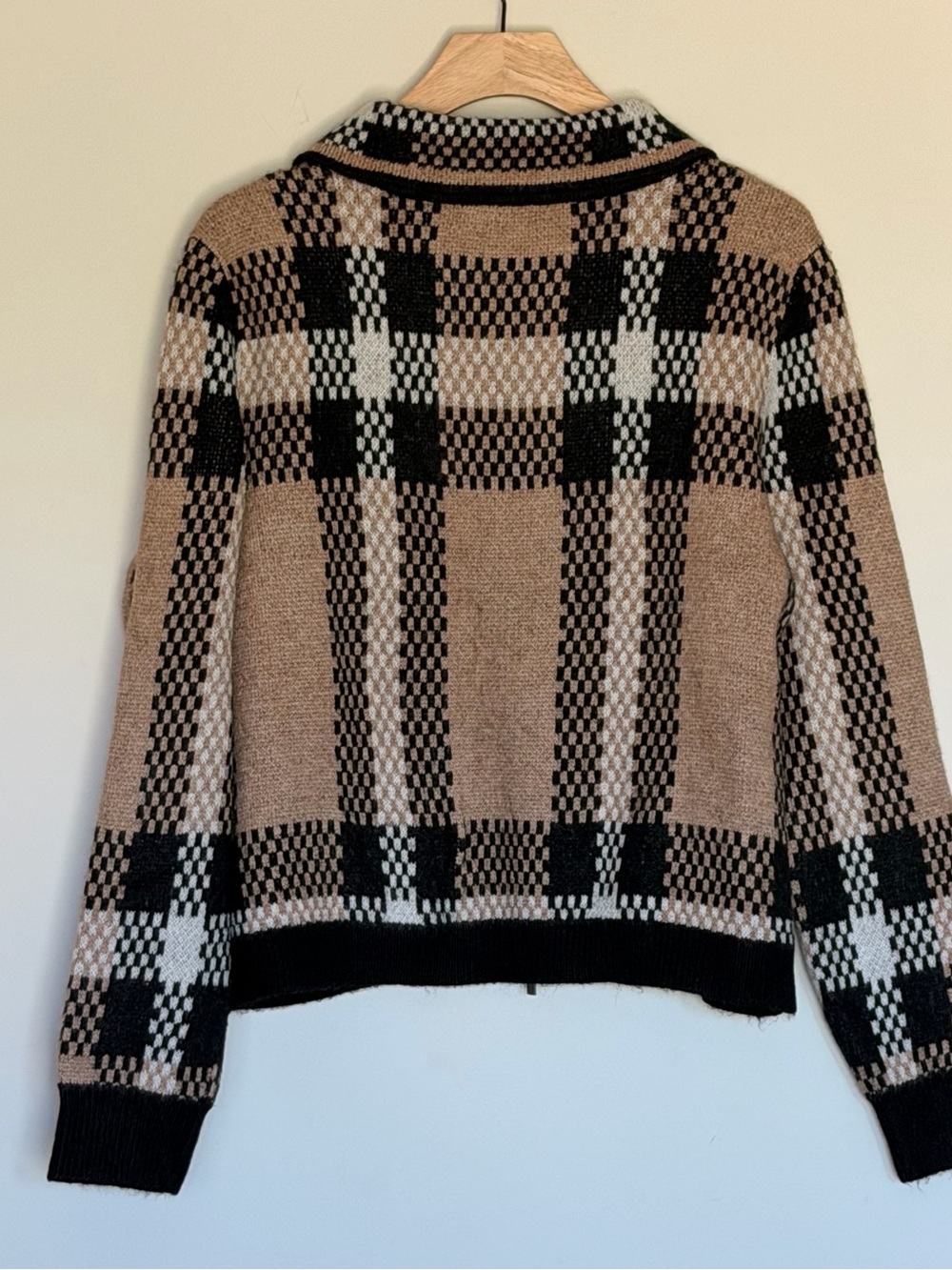 Evereve Black and Beige Checked Cardigan Jacket - Picture 3 of 4